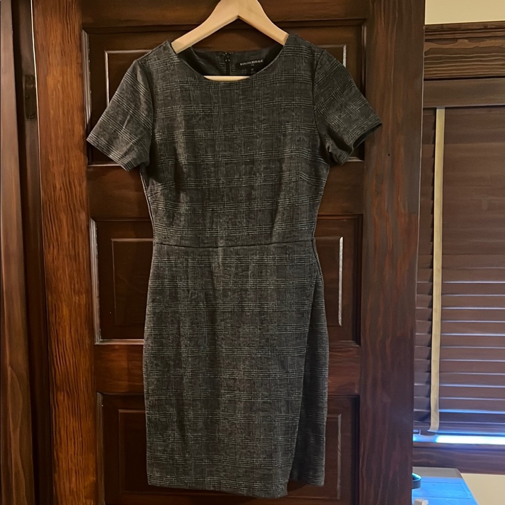 Banana Republic Plaid Black Dress Crew Neck
